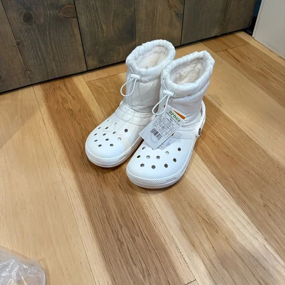 CROCS White Winter Boots NWT - Picture 2 of 8